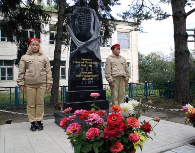 В Мордовии открыли памятник воину спецназа, погибшему на Северном Кавказе