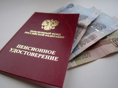 Российские пенсионеры начали получать доплаты к пенсиям