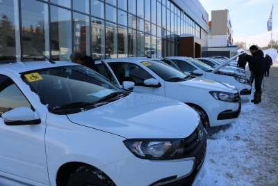 Отделение СФР по Республике Мордовия передало спецавтомобили  жителям региона, пострадавшим на производстве